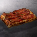 CSÍPŐS SZALÁMIS PIZZA